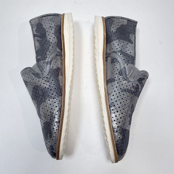 Trask Andi Perforated Metallic Suede‎ Loafer Flats Size 8 M Pewter Camo Shoes - Picture 3 of 10